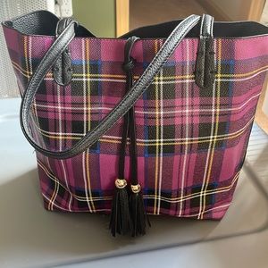 No name brand vegan leather tote. Light weight and versatile. Perfect for work!